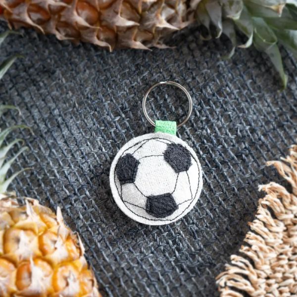 Schlüsselanhänger aus Ananas-Fasern » Fußball «