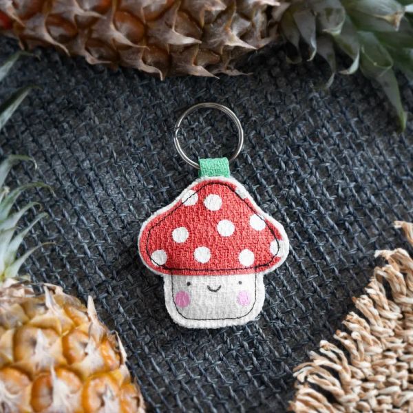 Schlüsselanhänger aus Ananas-Fasern » Pilz « Glücksbringer