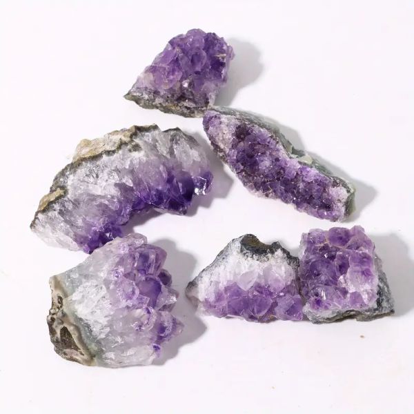 Amethyst, naturbelassenes Drusenstück