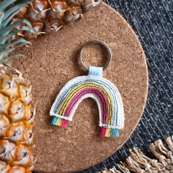 Schlüsselanhänger aus Ananas-Fasern » Regebogen «