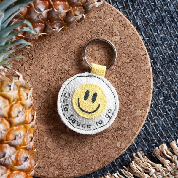 Schlüsselanhänger aus Ananas-Fasern » Gute Laune to go «